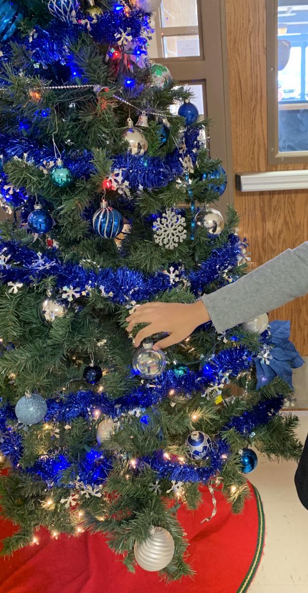 Campus Christmas tree with blue garlands and ornaments Campus Christmas tree with blue garlands and ornaments